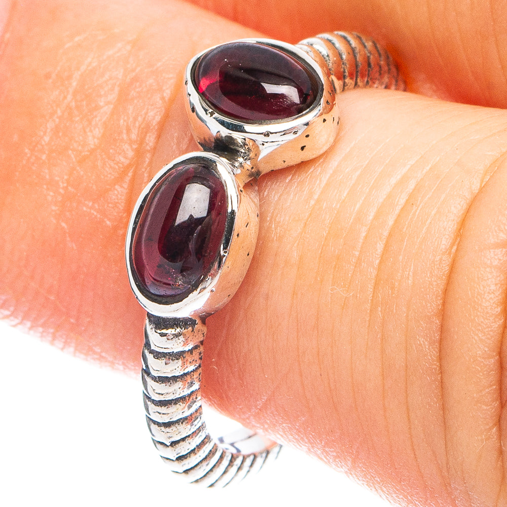 Dainty Garnet Ring Size 5.75 (925 Sterling Silver) R8630