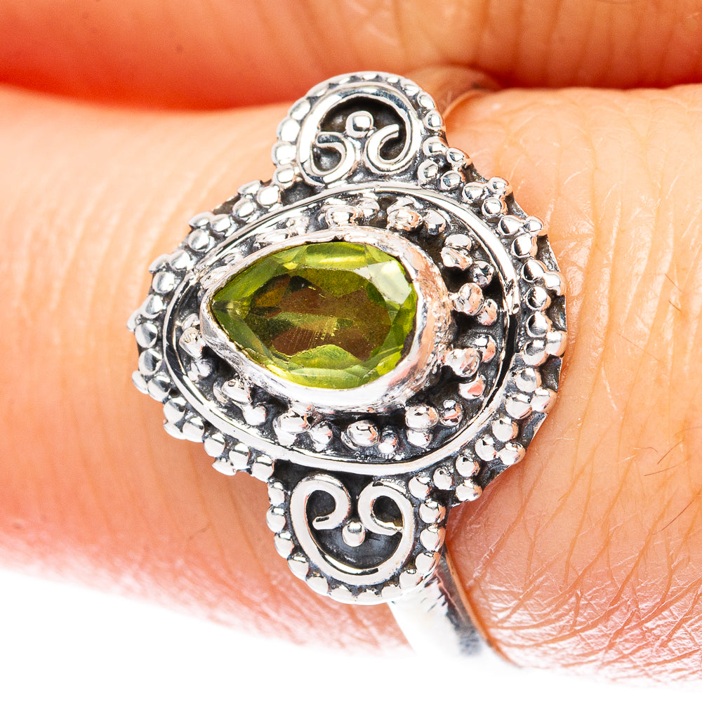 Value Peridot Ring Size 7.25 (925 Sterling Silver) R3056
