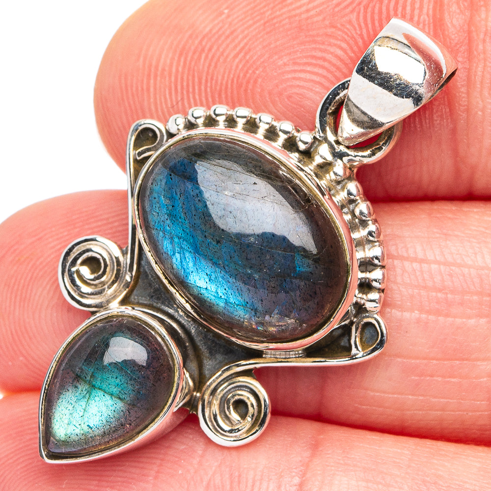 Labradorite Pendant 1 3/8" (925 Sterling Silver) P45558