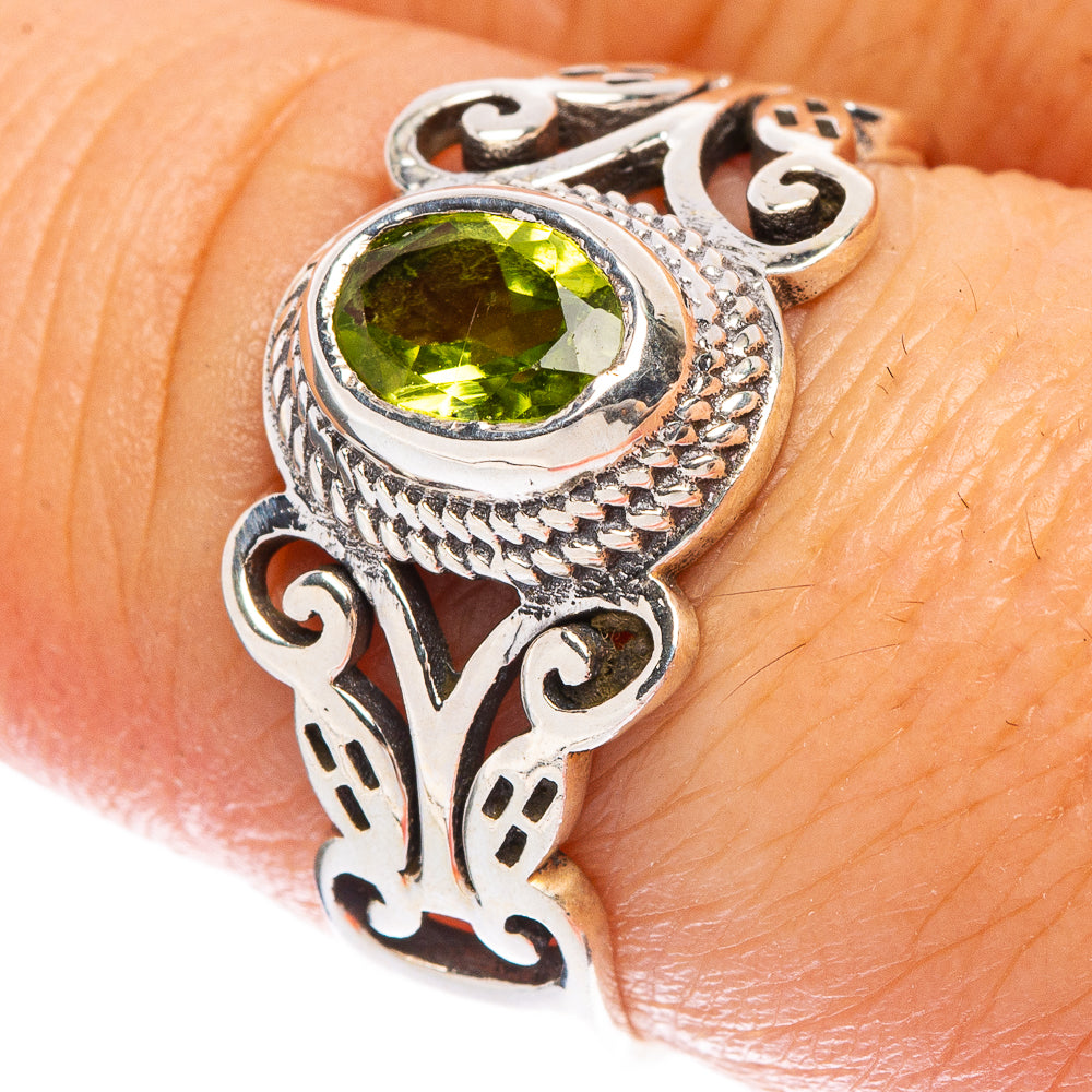 Peridot Ring Size 7.75 (925 Sterling Silver) R146814
