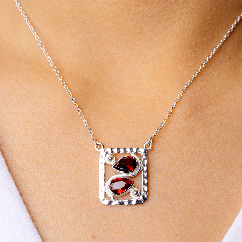 Garnet Necklace 16 7/8 To 18 5/8" (925 Sterling Silver) N90144