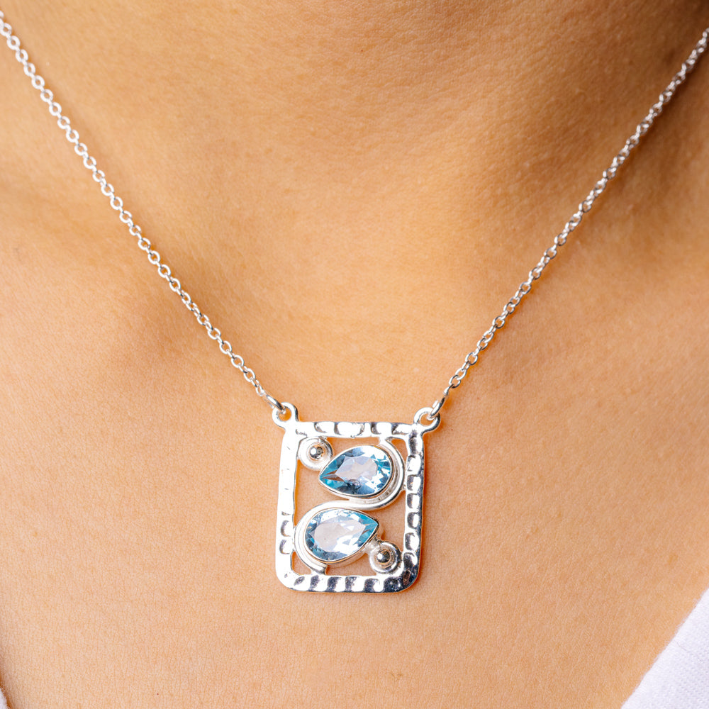 Blue Topaz Necklace 16 5/8 To 18 3/8" (925 Sterling Silver) N90143