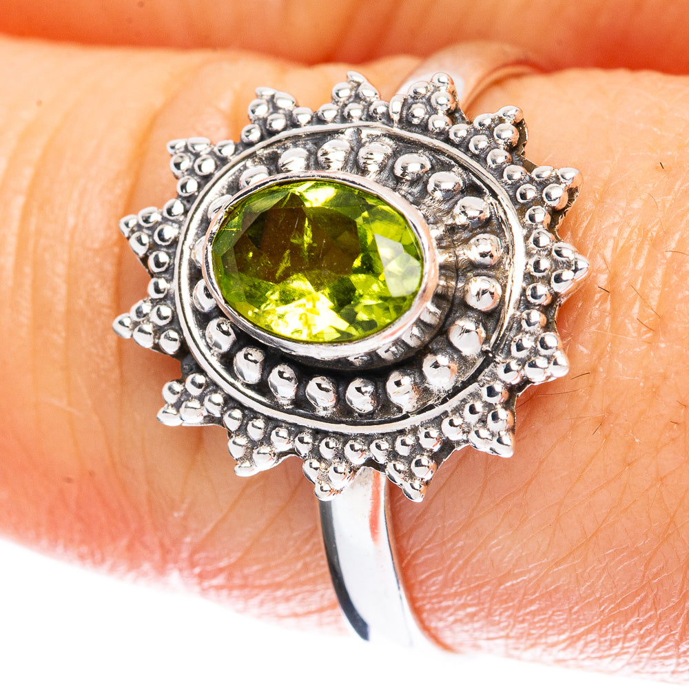 Value Peridot Ring Size 8.5 (925 Sterling Silver) R3151