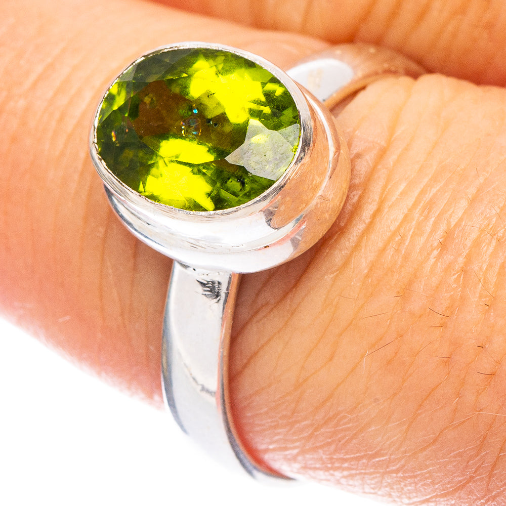 Peridot Ring Size 8.25 (925 Sterling Silver) R7309