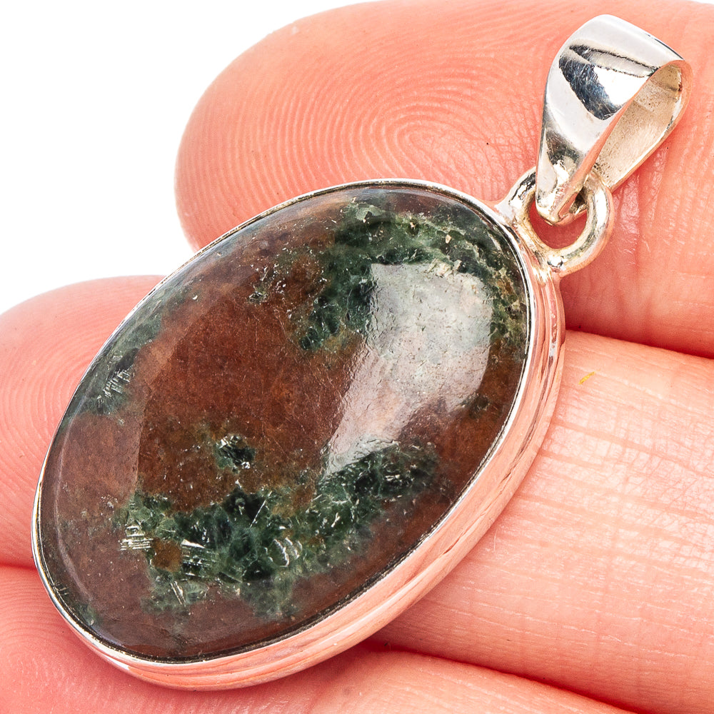 Grass Garnet Pendant 1 3/8" (925 Sterling Silver) P43947