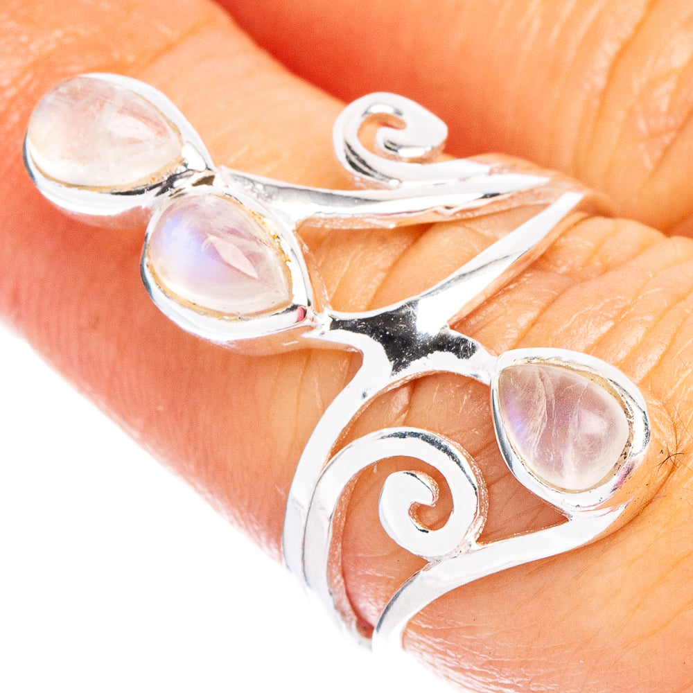 Rainbow Moonstone 925 Sterling Silver Ring Size 7 (925 Sterling Silver) R6230