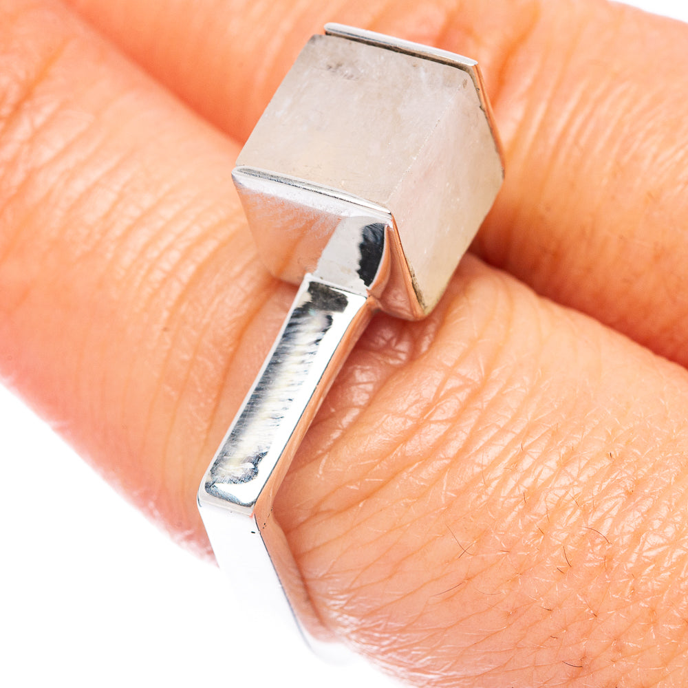 Premium Rainbow Moonstone 925 Sterling Silver Ring Size 8 (925 Sterling Silver) R2706