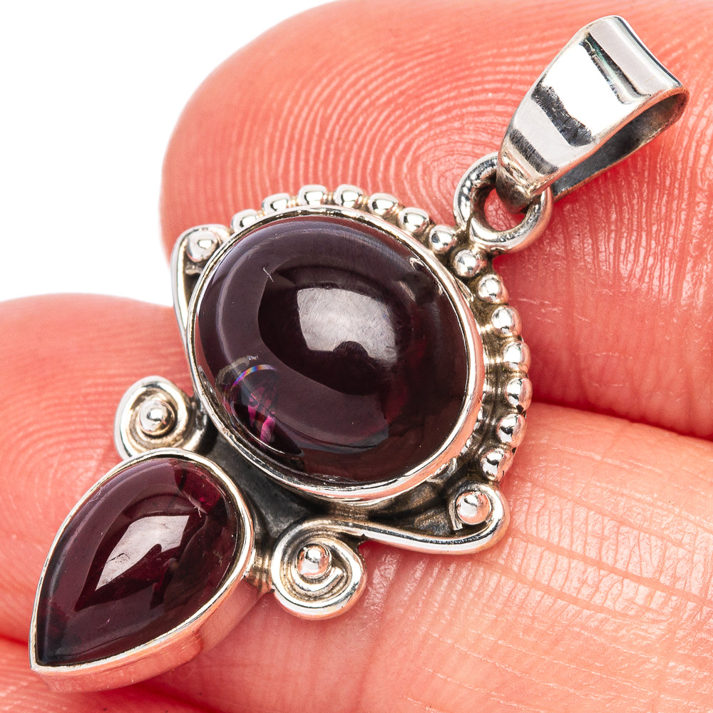 Garnet Dainty Pendant 1 1/4" (925 Sterling Silver) P43561