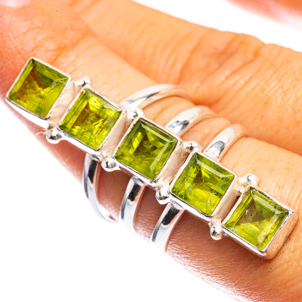 Large Peridot Ring Size 7 (925 Sterling Silver) R142470