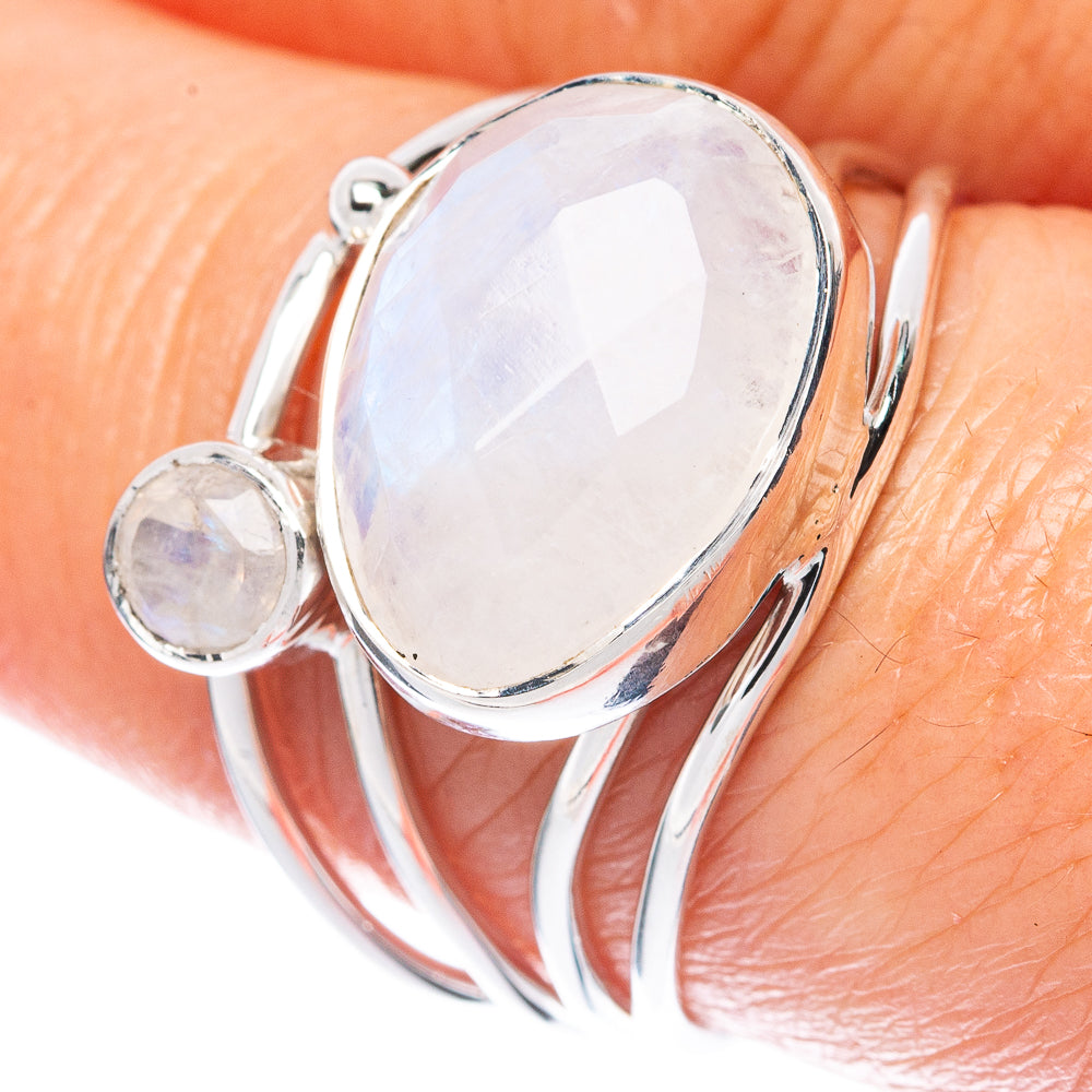Premium Rainbow Moonstone 925 Sterling Silver Ring Size 8 (925 Sterling Silver) R2749