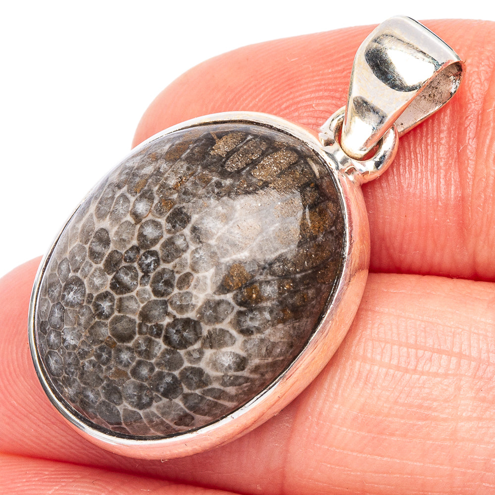 Stingray Coral Pendant 1 1/4" (925 Sterling Silver) P44886