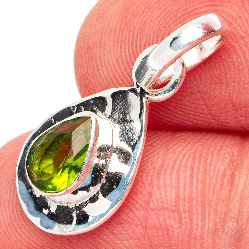 Peridot Pendant 7/8" (925 Sterling Silver) P45540