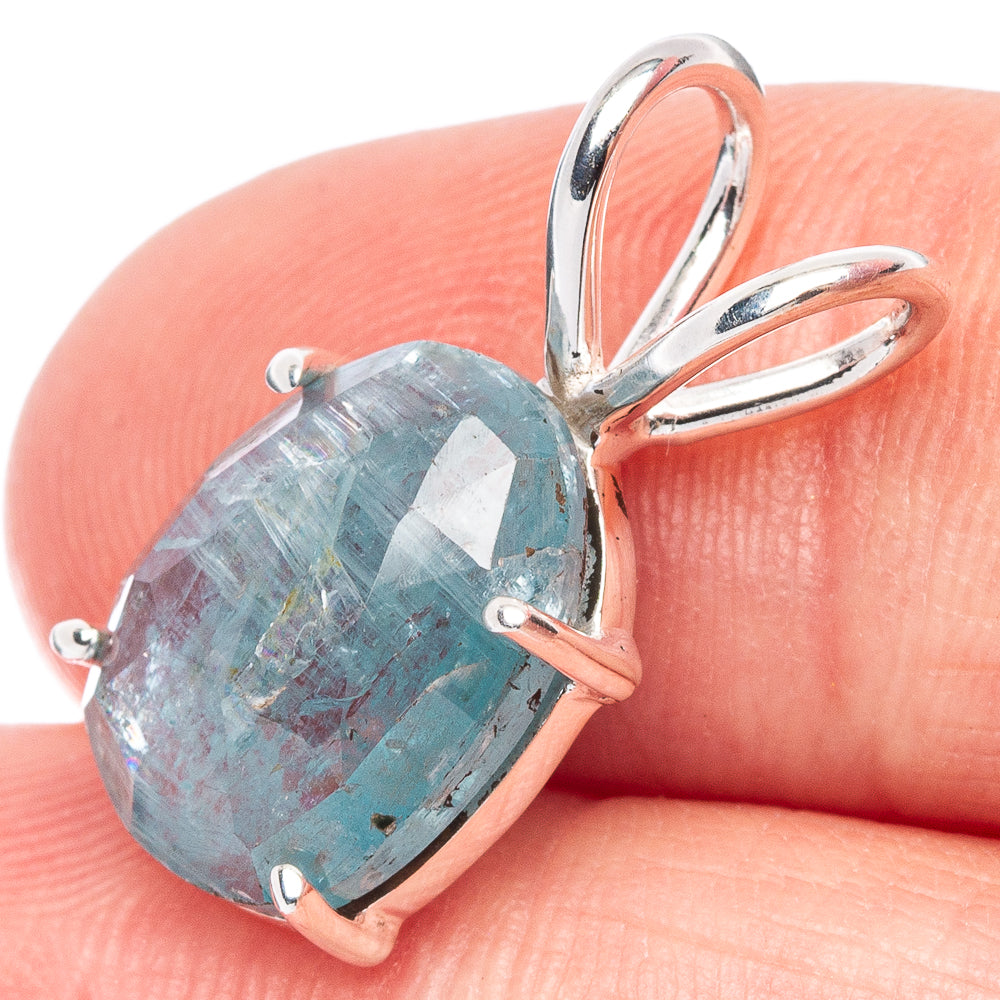 Value Aquamarine Pendant 3/4" (925 Sterling Silver) P44518