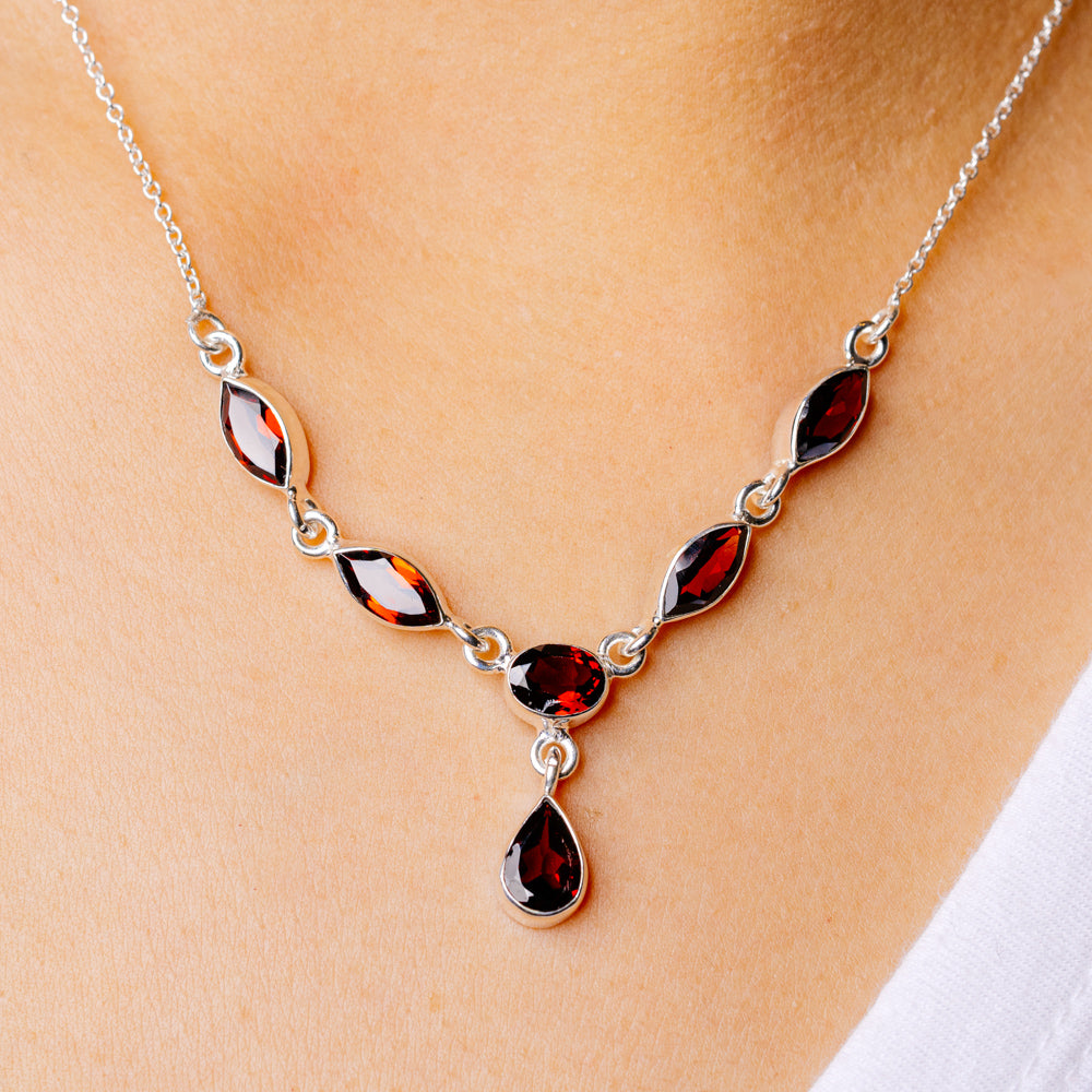 Garnet Necklace 17 3/8 To 19 1/8" (925 Sterling Silver) N90135