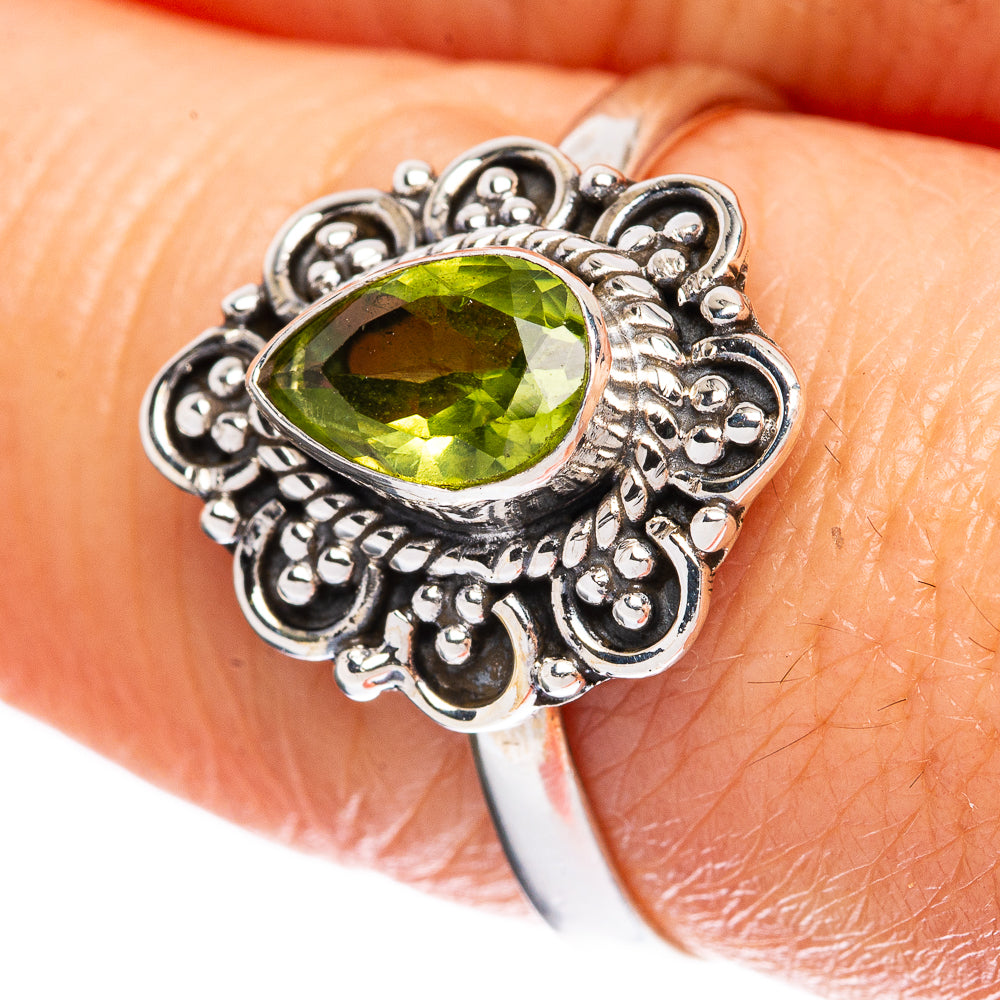 Value Peridot Ring Size 8.25 (925 Sterling Silver) R3153