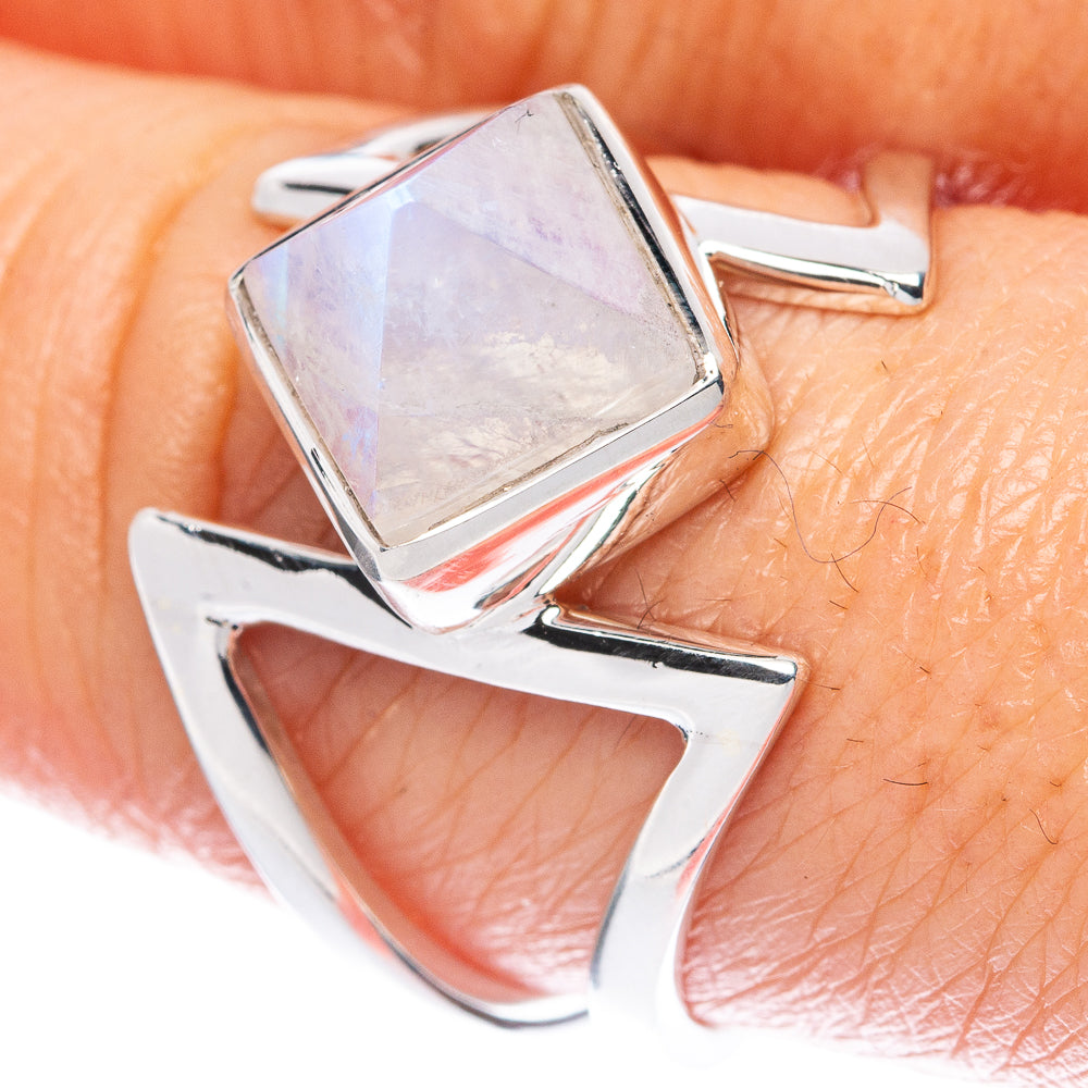 Premium Rainbow Moonstone 925 Sterling Silver Ring Size 8.75 (925 Sterling Silver) R2745