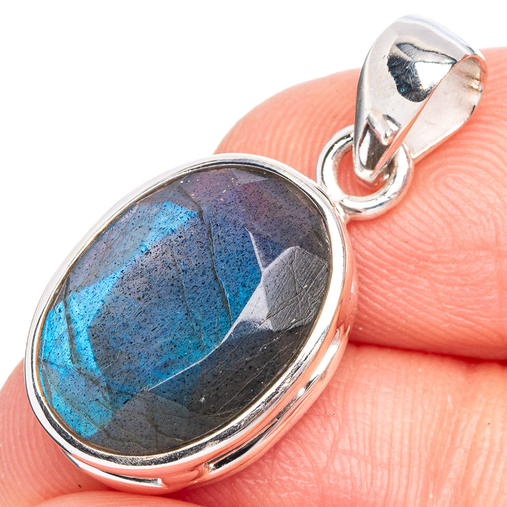 Labradorite Pendant 1 1/8" (925 Sterling Silver) P40337