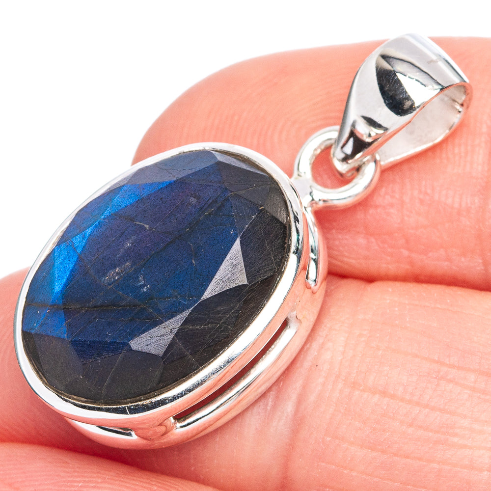 Labradorite Pendant 1 1/8" (925 Sterling Silver) P40312