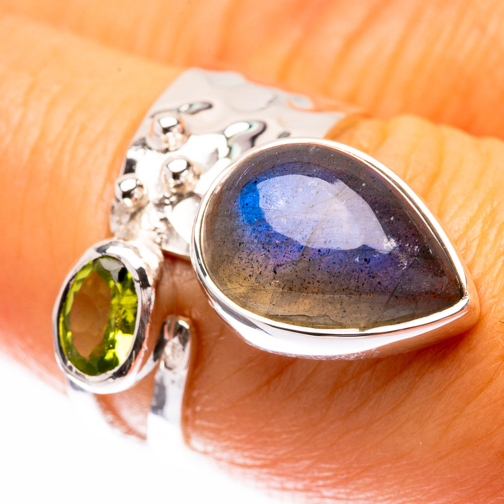 Premium Labradorite, Peridot Ring Size 6.75 (925 Sterling Silver) R141895