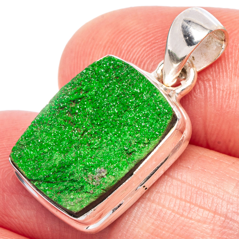 Rare Uvarovite Garnet Pendant 1" (925 Sterling Silver) P44217