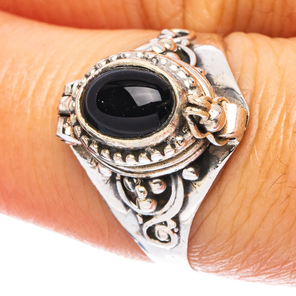 Black Onyx Posion 925 Sterling Silver Ring Size 7.75 (925 Sterling Silver) R6099