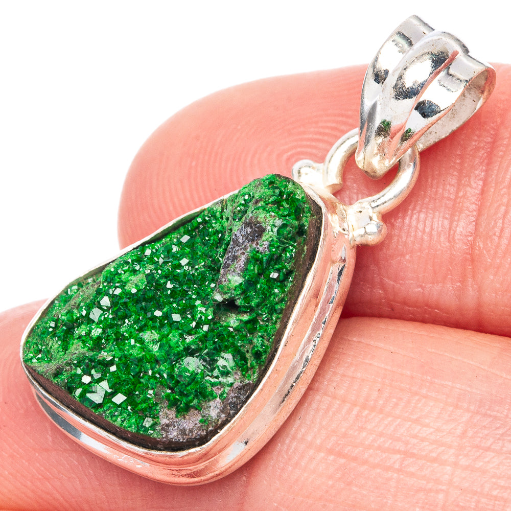 Rough Uarovite Garnet 925 Sterling Silver Pendant 1 1/4" (925 Sterling Silver) P41888