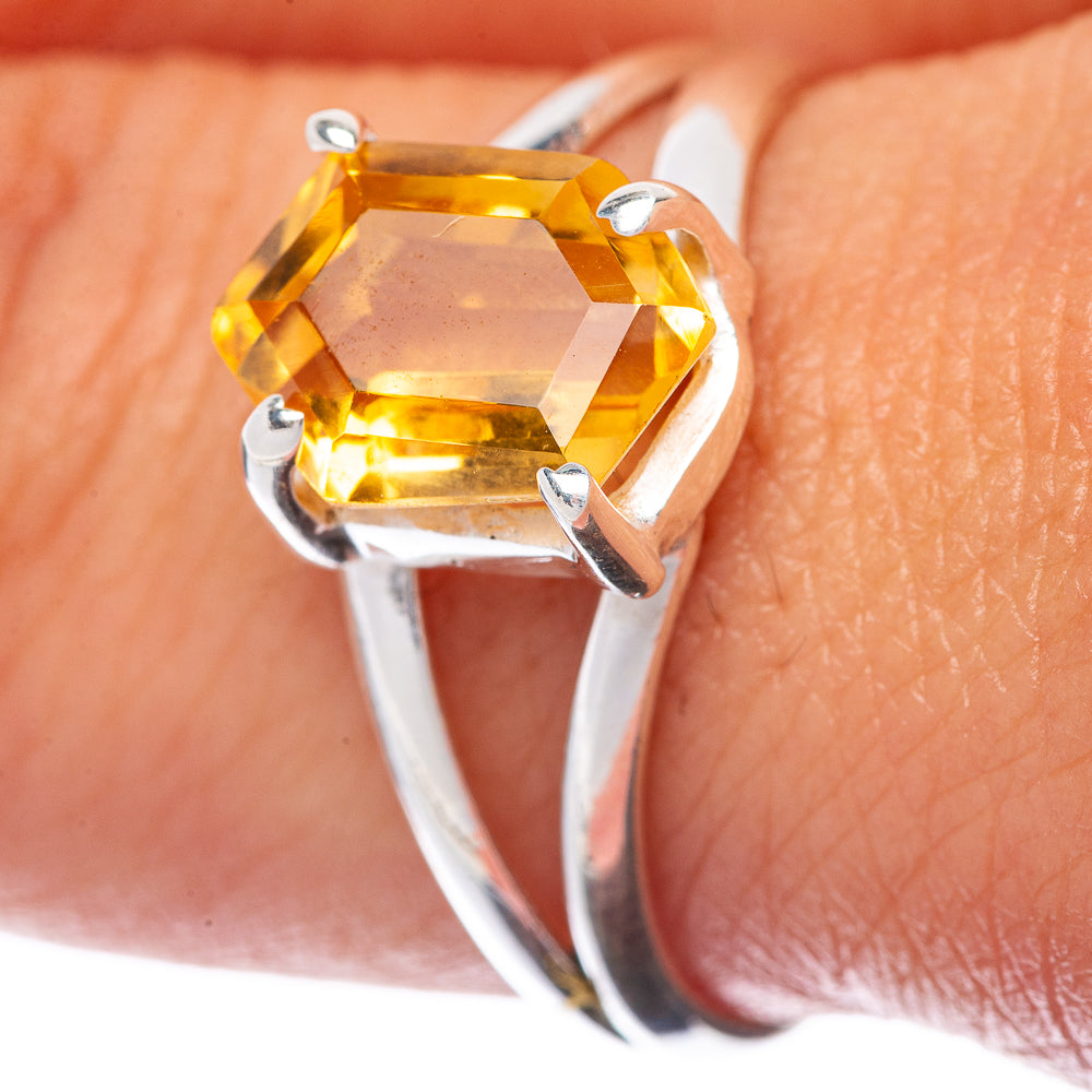 Faceted Citrine Ring Size 9 (925 Sterling Silver) R145122