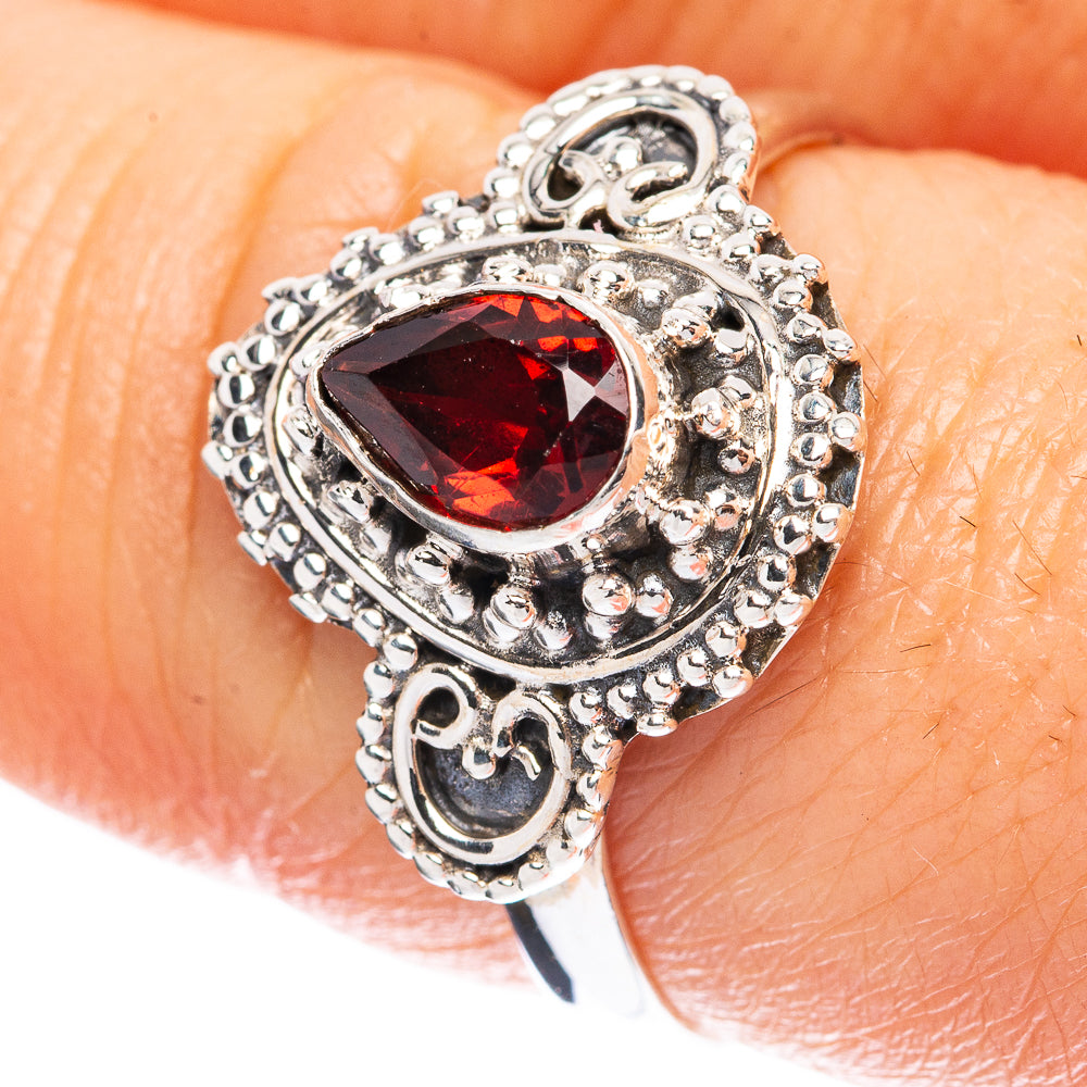 Value Garnet Ring Size 8.5 (925 Sterling Silver) R3172