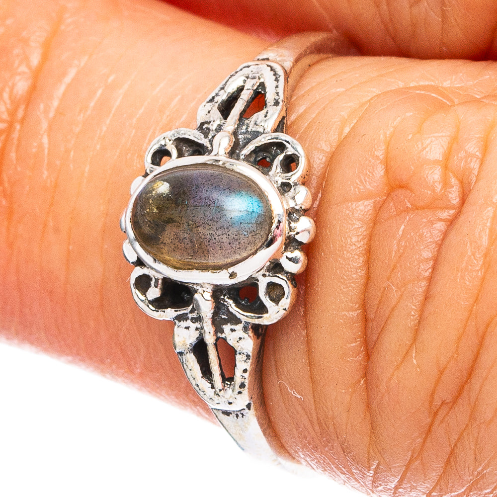 Labradorite 925 Sterling Silver Ring Size 6 (925 Sterling Silver) R6352