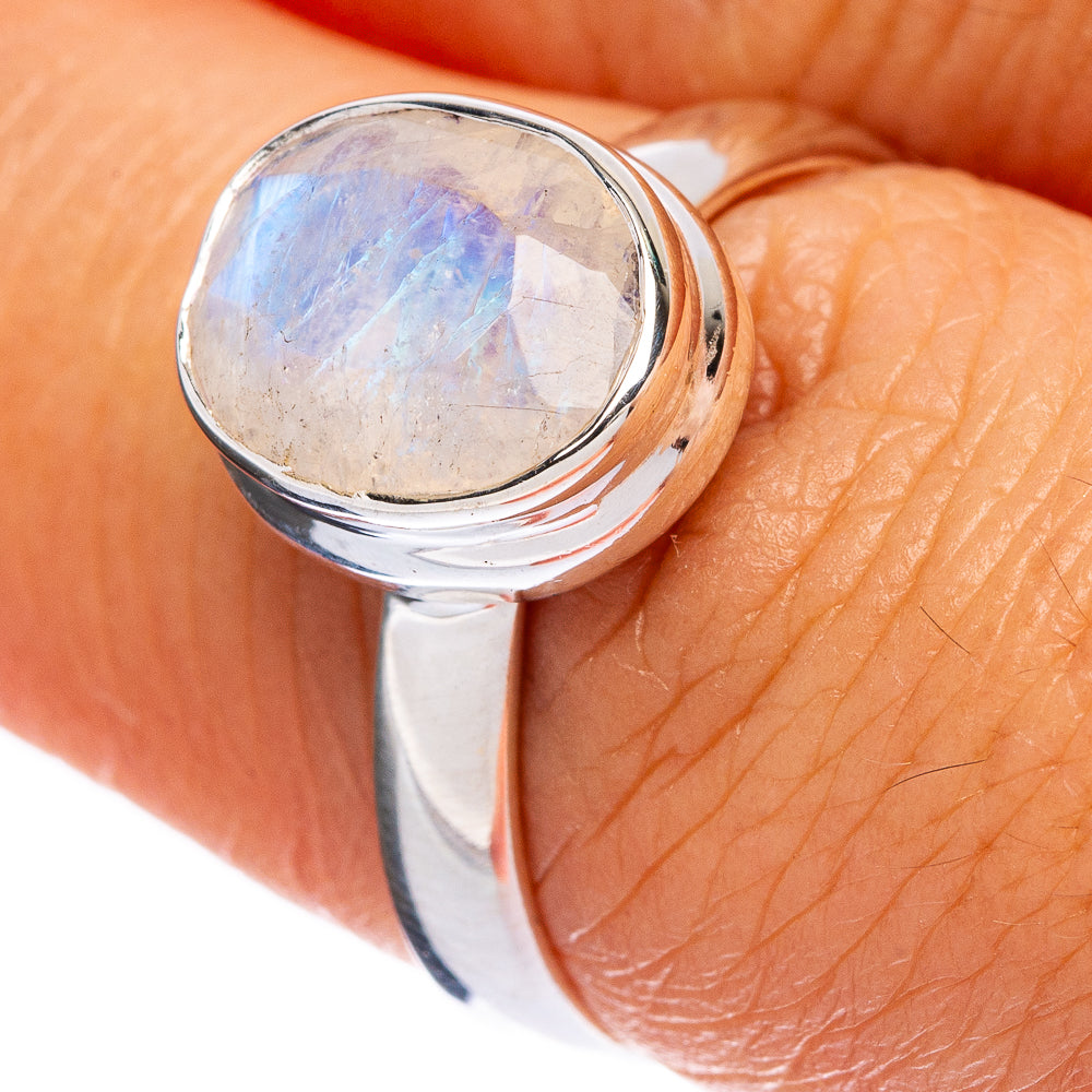 Rainbow Moonstone Ring Size 7.25 (925 Sterling Silver) R146423