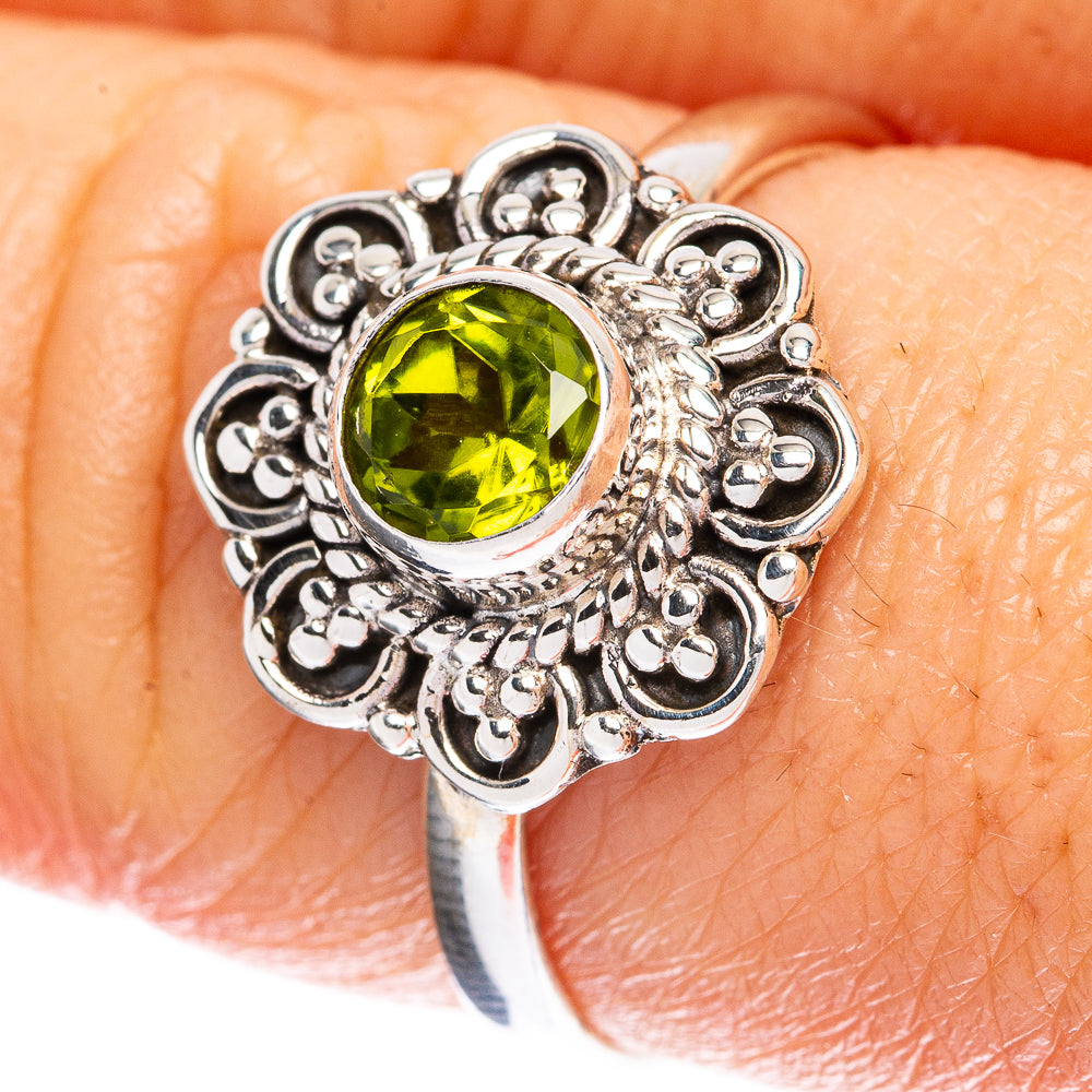 Value Peridot Flower Ring Size 8.5 (925 Sterling Silver) R3152
