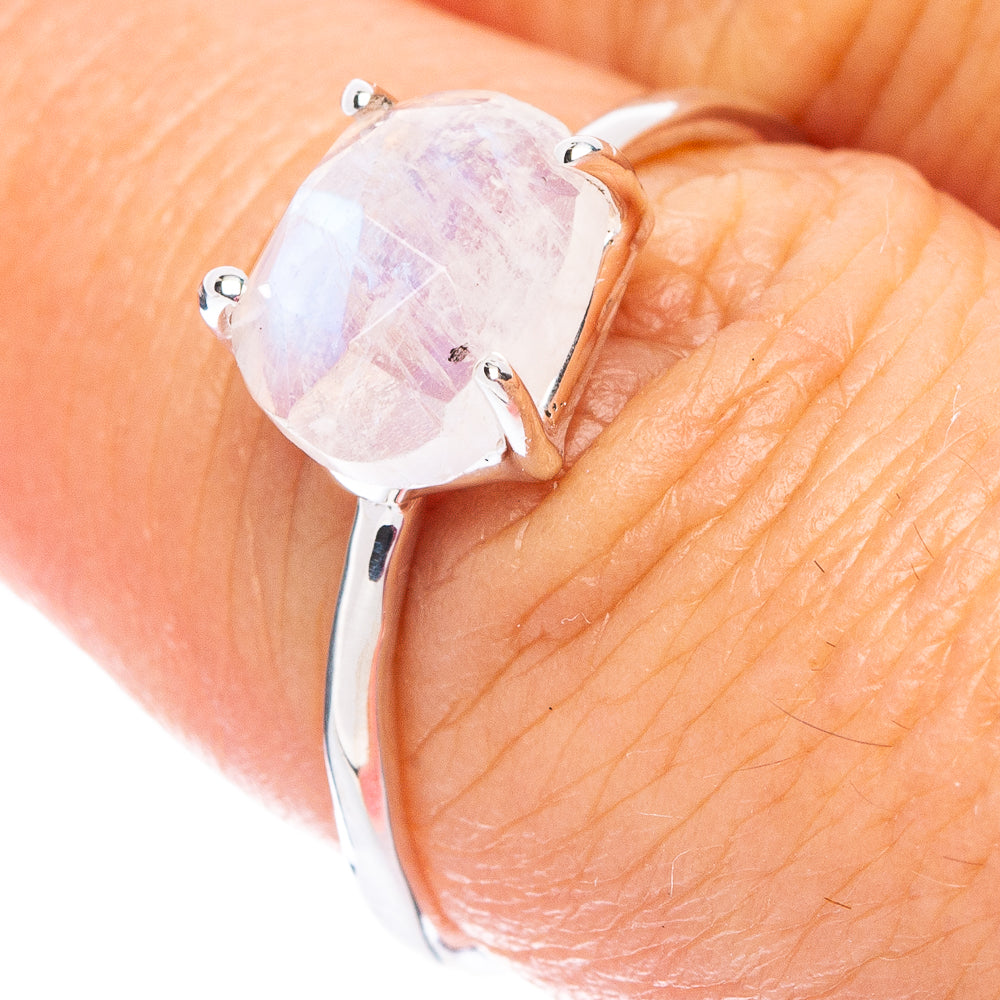 Value Rainbow Moonstone Ring Size 7 (925 Sterling Silver) R7509