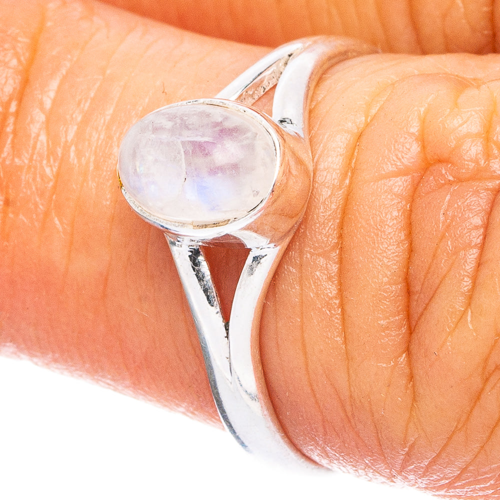 Rainbow Moonstone 925 Sterling Silver Ring Size 6 (925 Sterling Silver) R6339