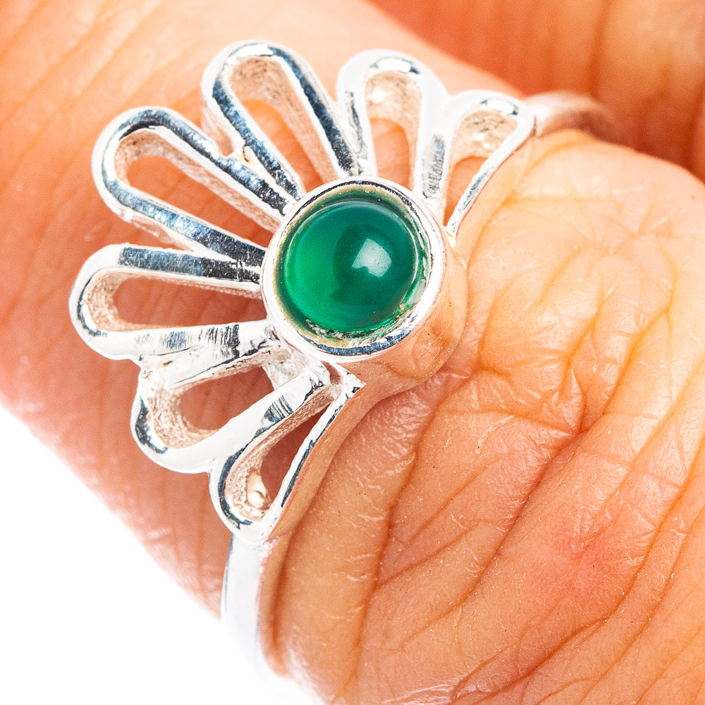 Green Onyx Daisy Dainty Ring Size 6.75 (.925 Sterling Silver)