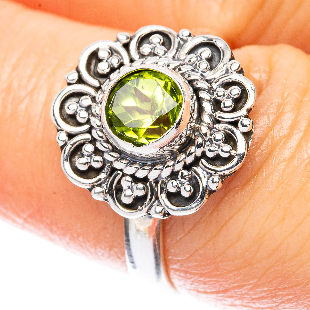 Value Peridot Ring Size 6.75 (925 Sterling Silver) R3052