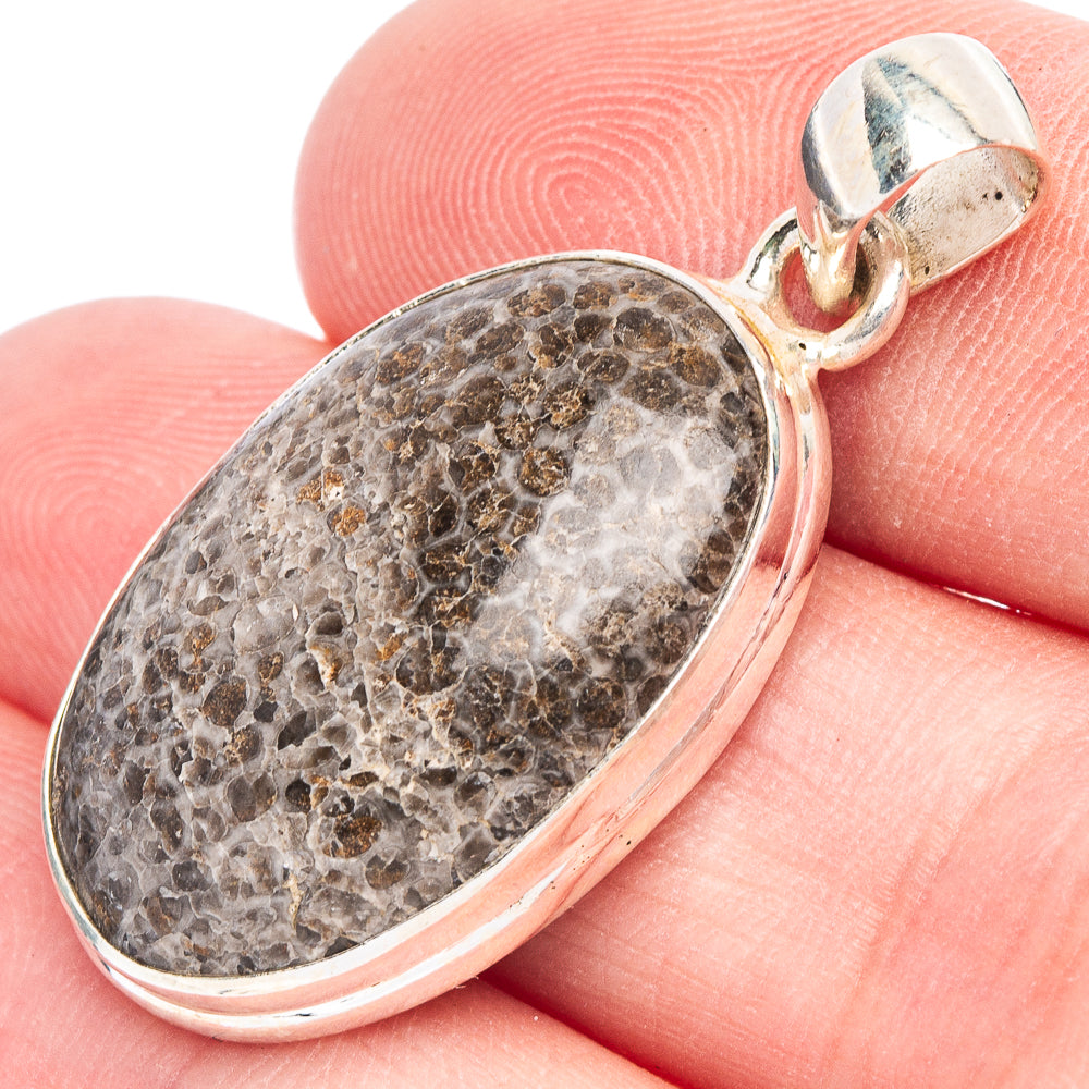 Stingray Coral Pendant 1 3/8" (925 Sterling Silver) P44619