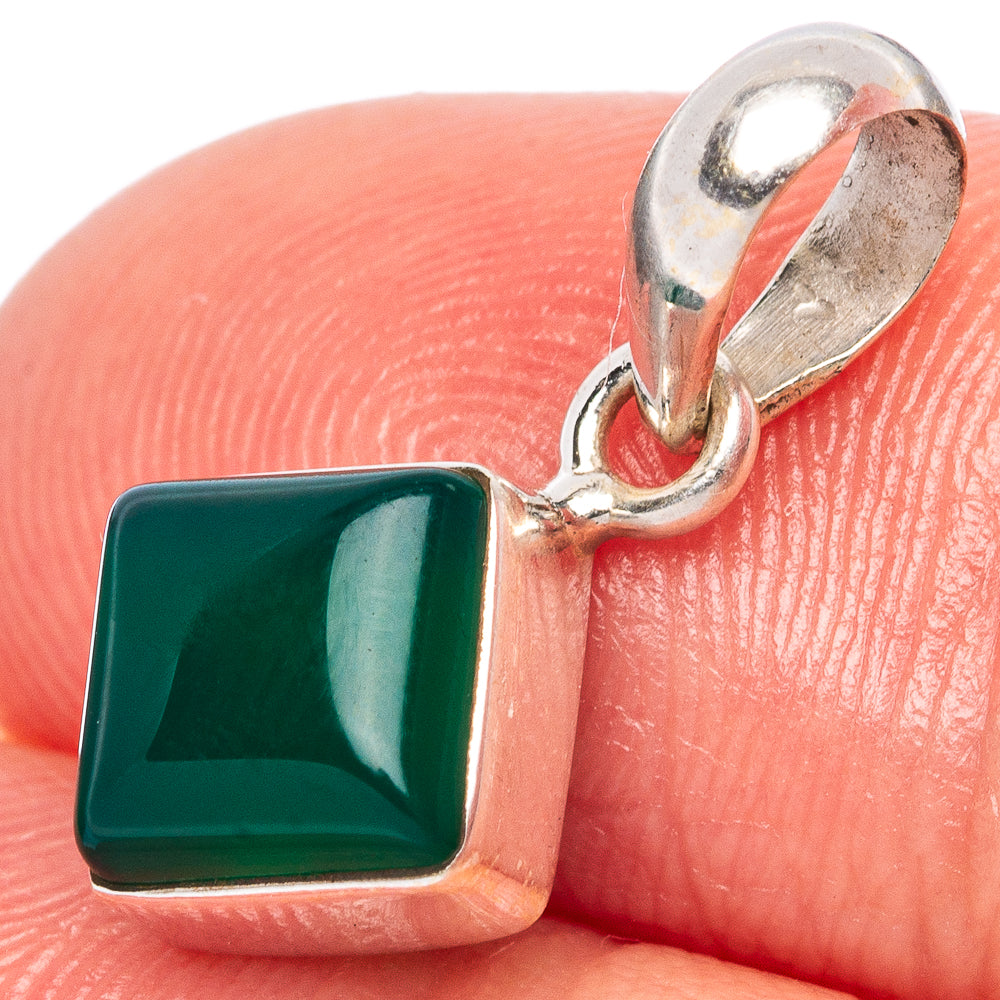 Green Onyx Dainty Pendant 3/4" (925 Sterling Silver) P43526