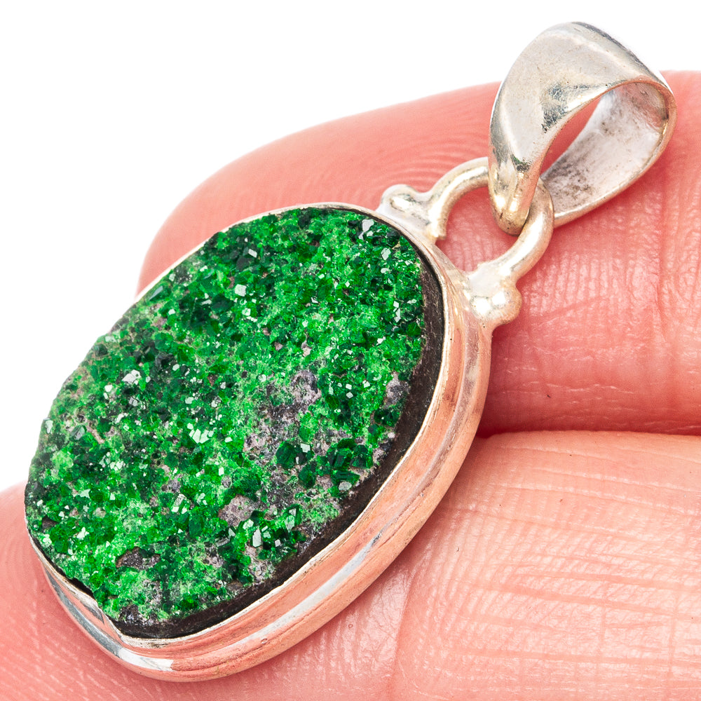 Rough Uarovite Garnet 925 Sterling Silver Pendant 1 1/4" (925 Sterling Silver) P41887