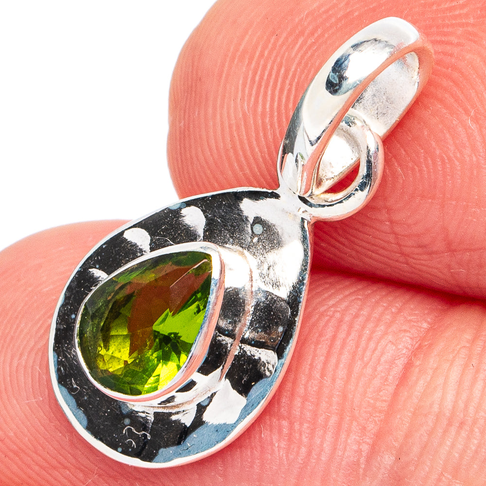 Peridot Pendant 7/8" (925 Sterling Silver) P45541