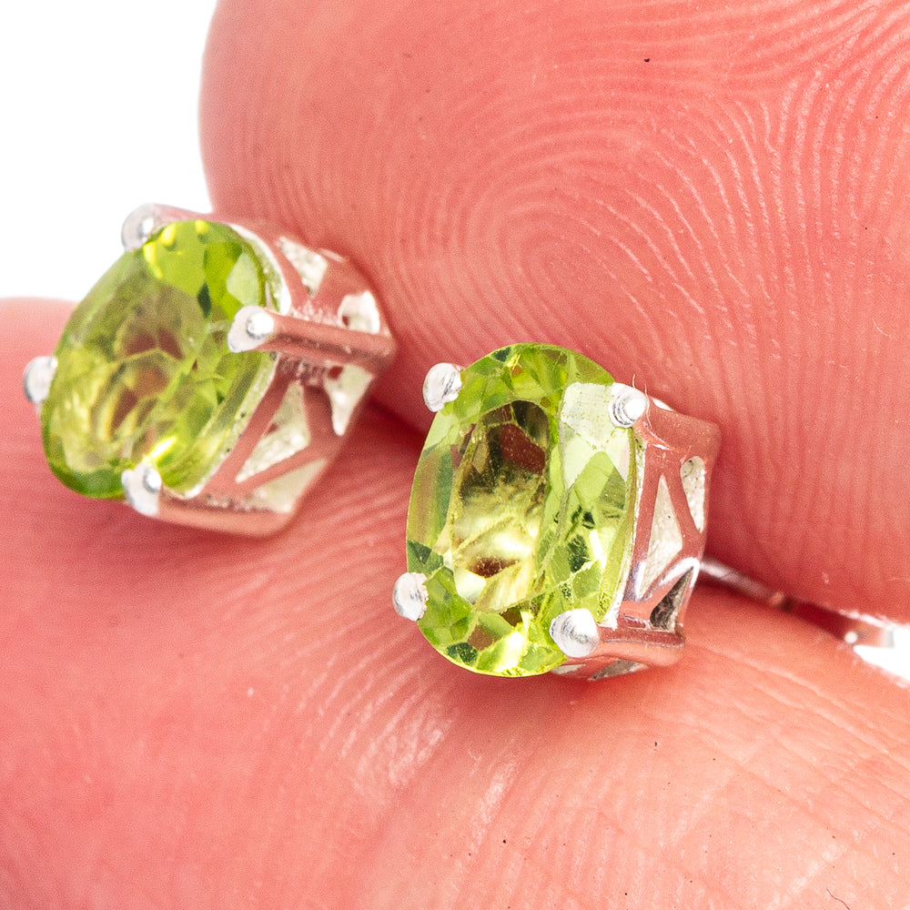 Peridot Dainty Earrings 1/4" (925 Sterling Silver) E433442