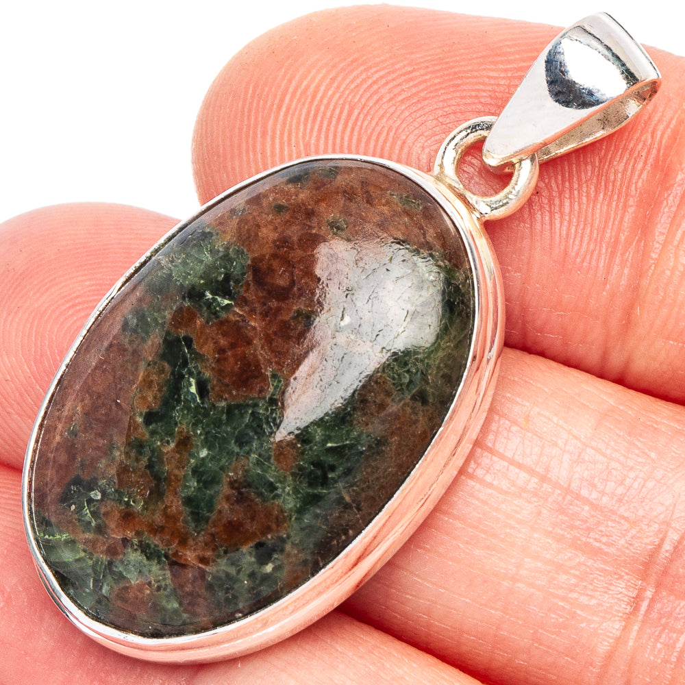 Grass Garnet Pendant 1 3/8" (925 Sterling Silver) P43948