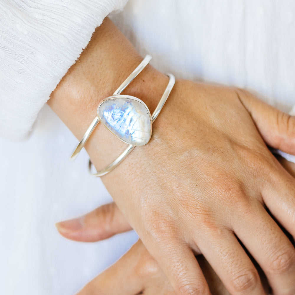 Rainbow Moonstone Cuff Bracelet (925 Sterling Silver) BR90251