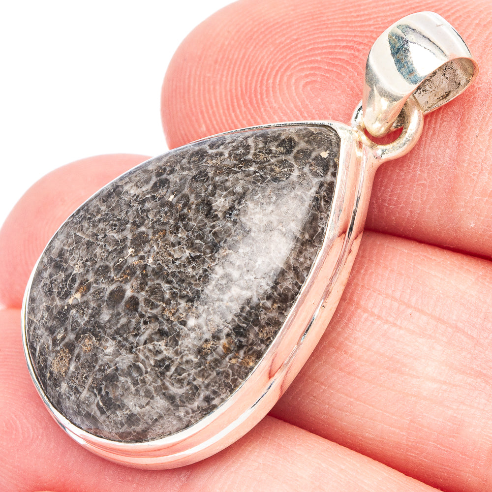 Stingray Coral Pendant 1 3/8" (925 Sterling Silver) P44621