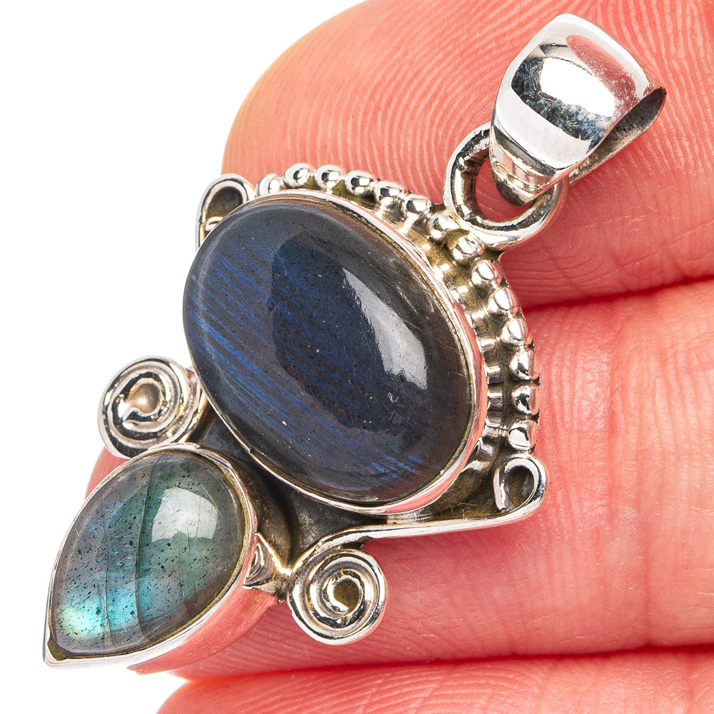 Labradorite Pendant 1 3/8" (925 Sterling Silver) P45559