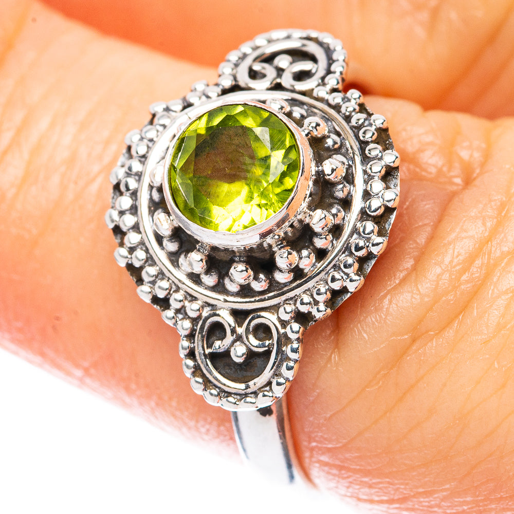 Value Peridot Ring Size 7.5 (925 Sterling Silver) R3053