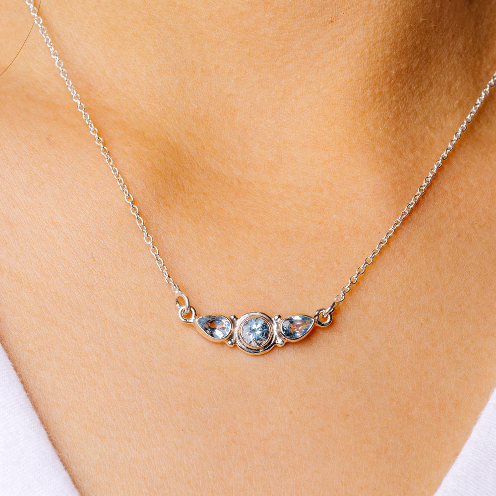 Blue Topaz Necklace 17 3/8 To 18 7/8" (925 Sterling Silver) N90141