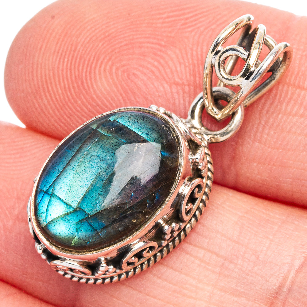 Labradorite Pendant 1 1/8" (925 Sterling Silver) P40342