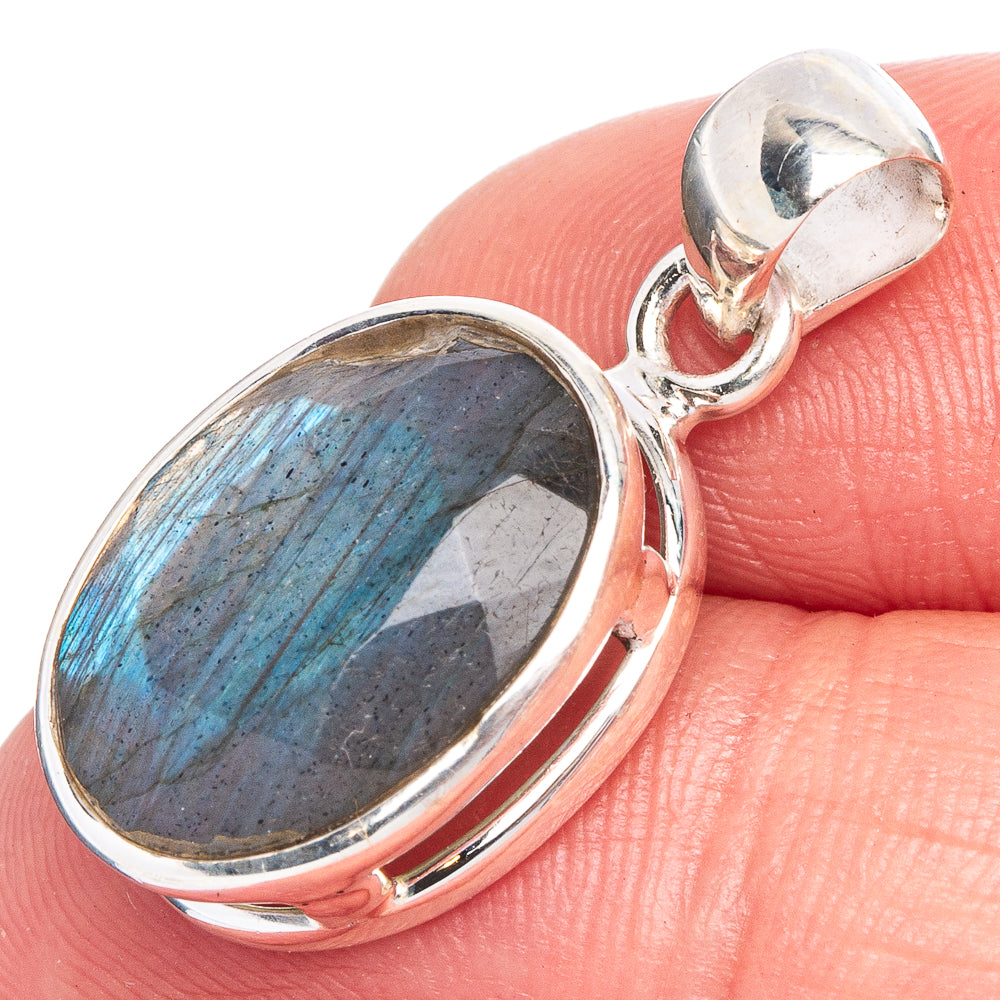 Labradorite Pendant 1 1/8" (925 Sterling Silver) P40557