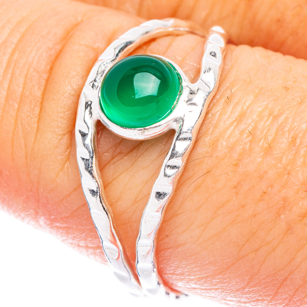 Green Onyx Dainty Ring Size 9 (925 Sterling Silver) R146782