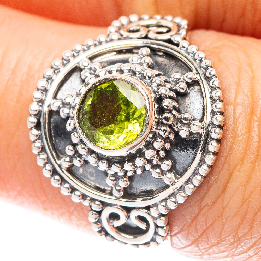 Peridot Ring Size 7.25 (925 Sterling Silver) R5569